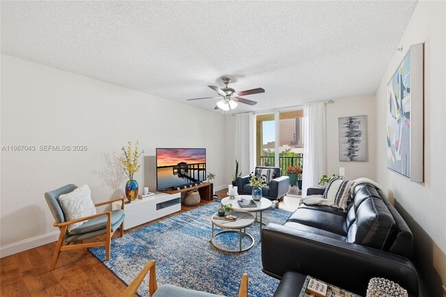 Building Photo - 520 SE 5 Ave