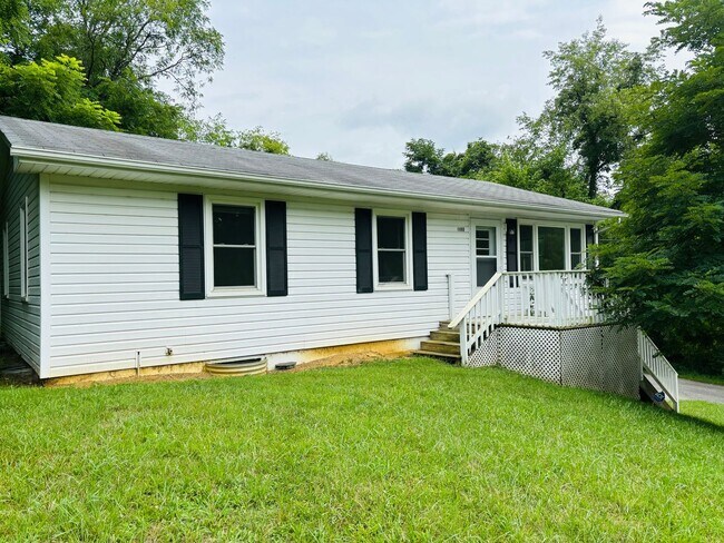 Building Photo - 1480 Boxwood Dr