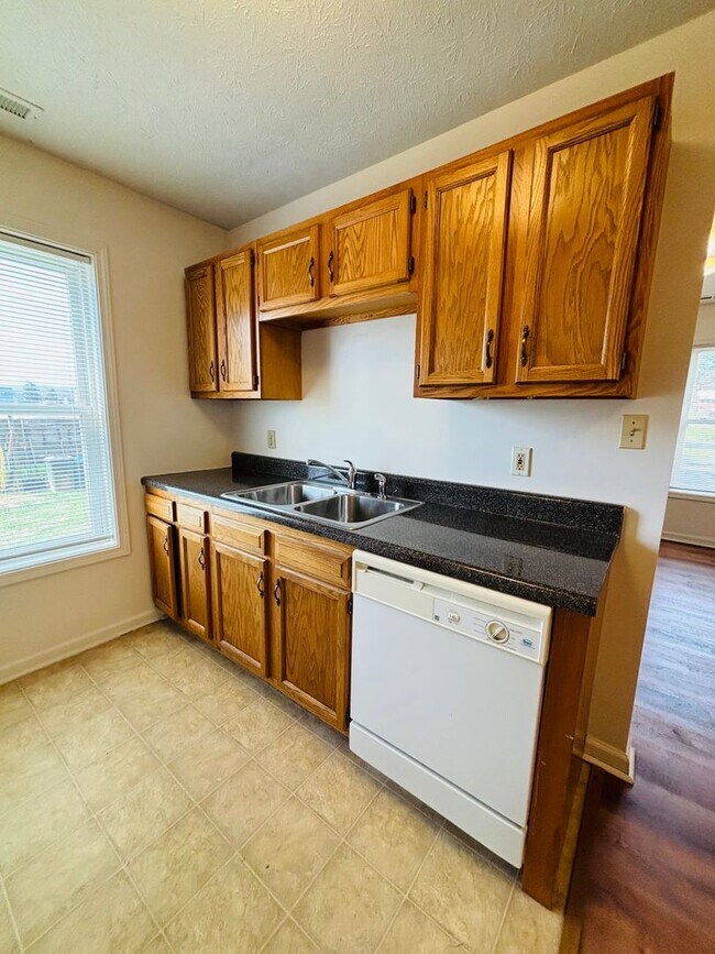 Building Photo - 205 Freestone Dr