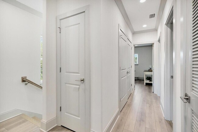 Building Photo - 35 Golden Bell Ct