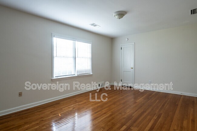Building Photo - 1205 Spring Valley Ln NE
