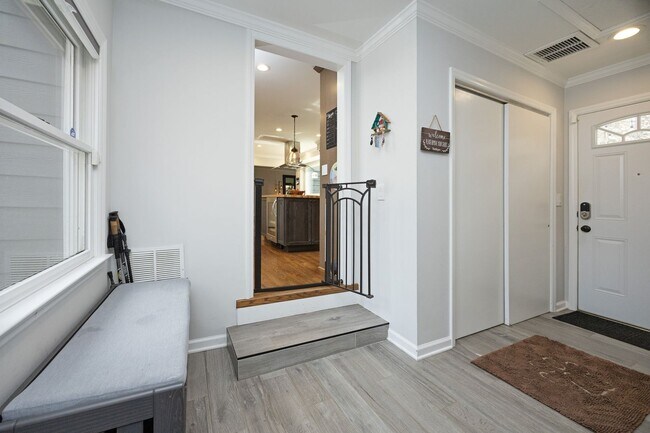 Building Photo - Beautifully renovated large home in CHCCS school district! Available mid-June!