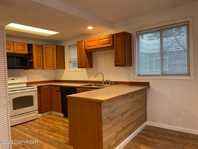 Building Photo - 3960 B Reka Dr