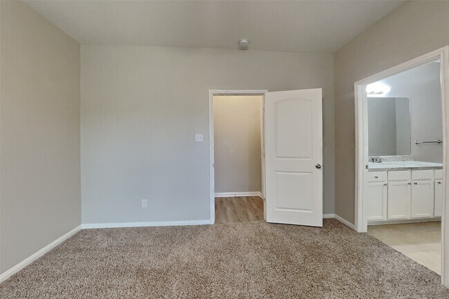 Building Photo - 9156 Nina Rd