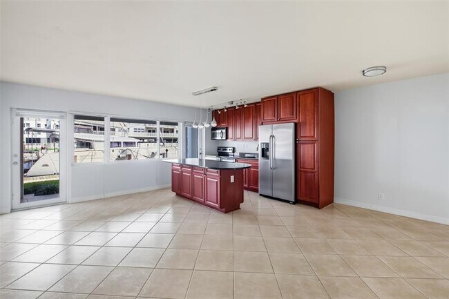 Building Photo - 2881 NE 32nd St