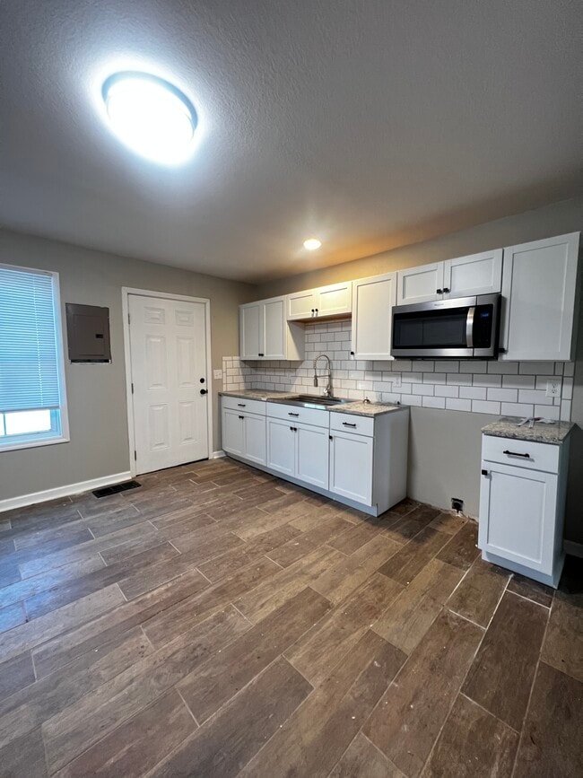 Building Photo - 1344 Husband Rd