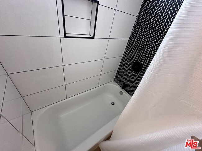 Building Photo - 314 S Clark Dr