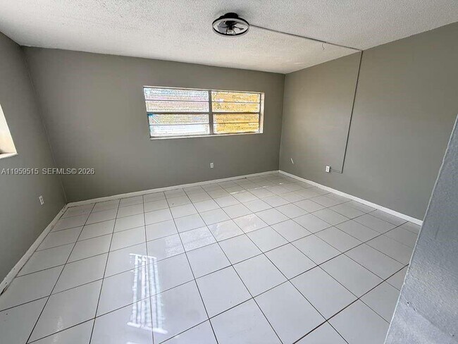 Building Photo - 1520 NE 151st St