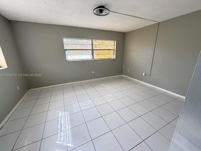 Building Photo - 1520 NE 151st St