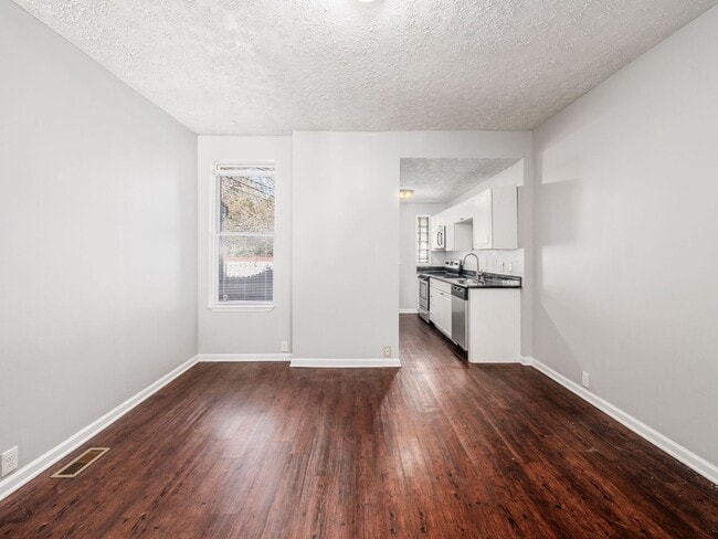 Building Photo - 421 E Mithoff St