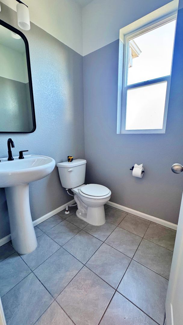 Building Photo - Fantastic Parkway Point 3 Bed 3 Bath 2 Car...