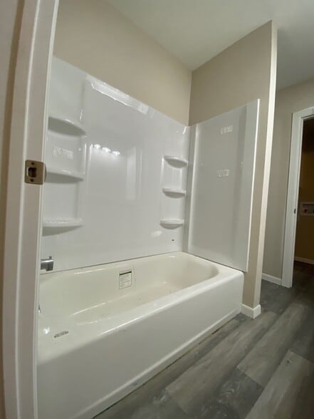 Building Photo - 907 Magnusson Ave