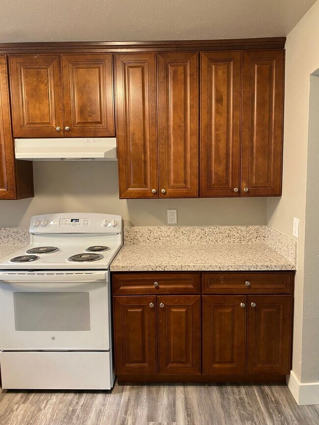 Building Photo - Large Two Story Renovated Townhouse Apartment in South Chula Vista