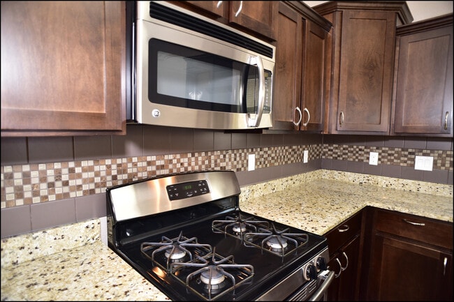 Building Photo - 13239 Emerald Isle St