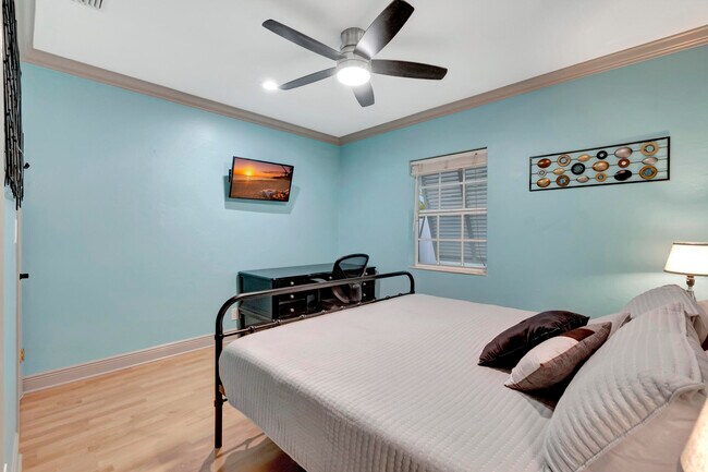 Building Photo - 310 Gulfstream Dr