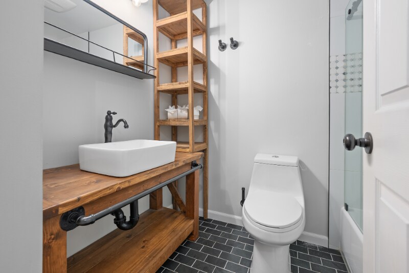 Building Photo - 1703 Long Tree Ct