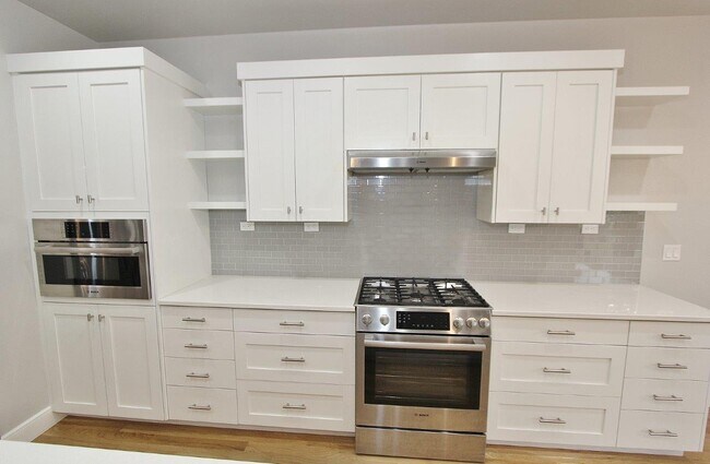 Building Photo - 3468 E Berghan St