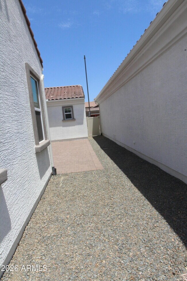 Building Photo - 3831 E Rainbow Dr