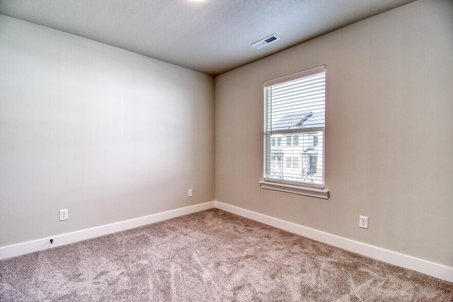 Building Photo - 2020 N 3830 W