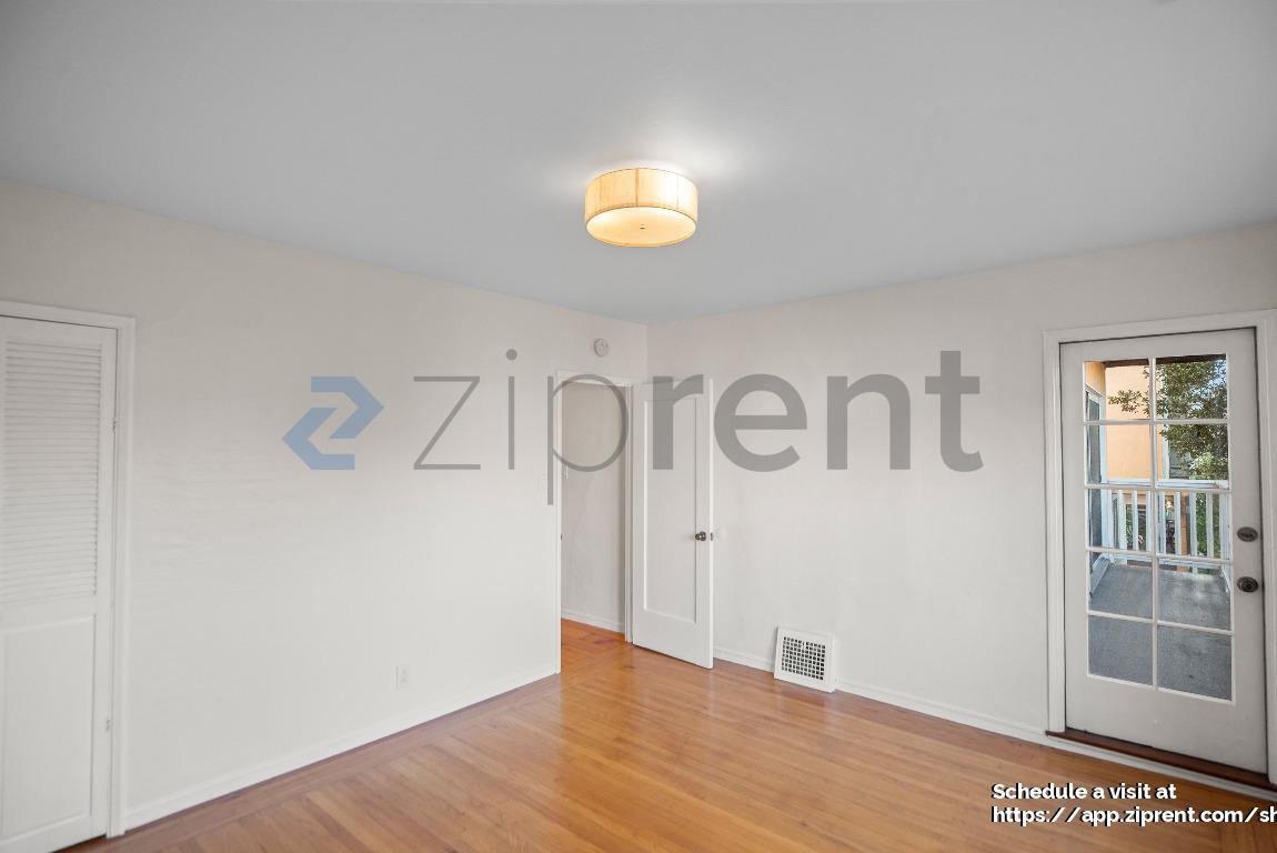 Building Photo - 2429 Ivy Dr