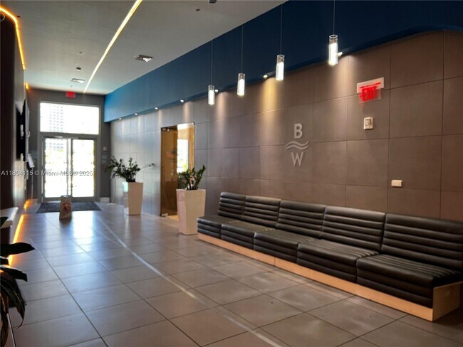 Building Photo - 2600 E Hallandale Beach Blvd