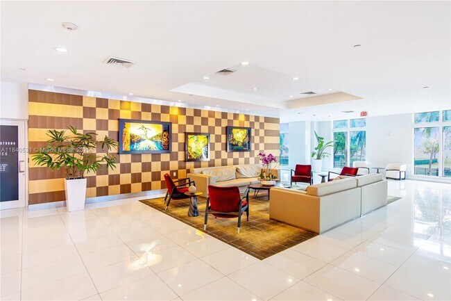 Building Photo - 1800 N Bayshore Dr