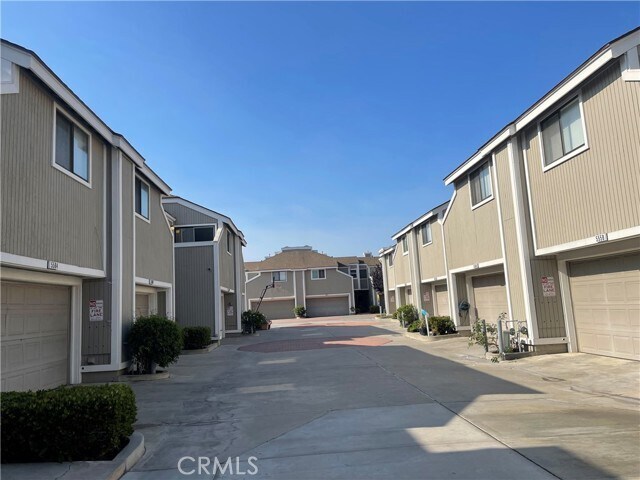 Building Photo - 5586 Orange Ave