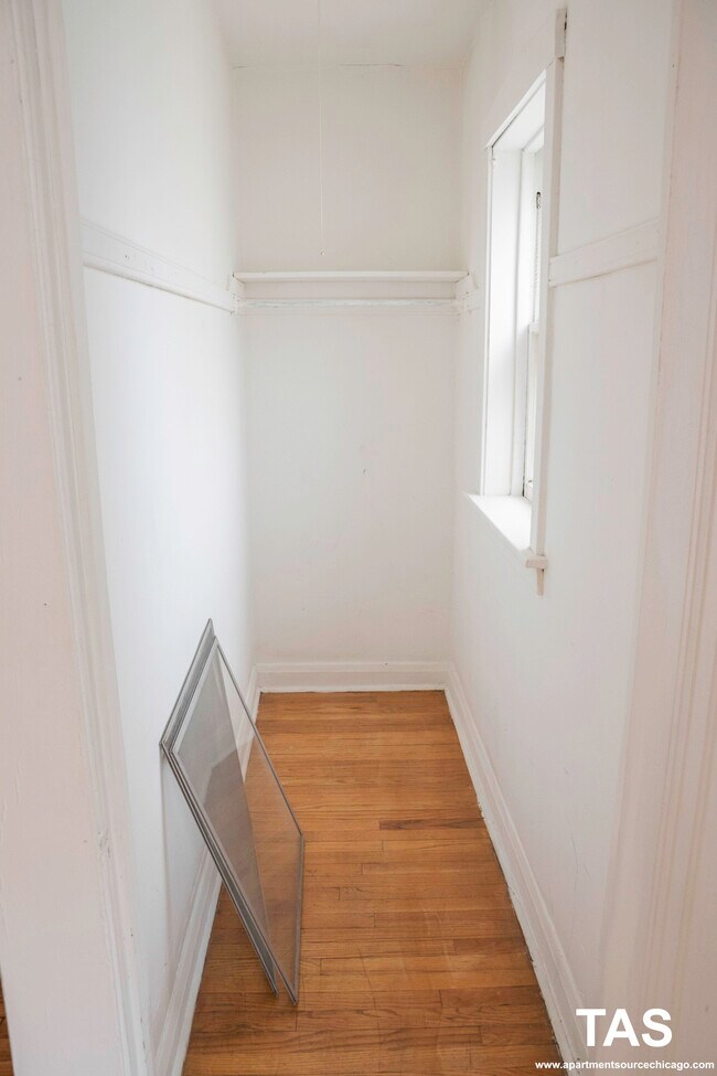 Building Photo - 3902 W Argyle St