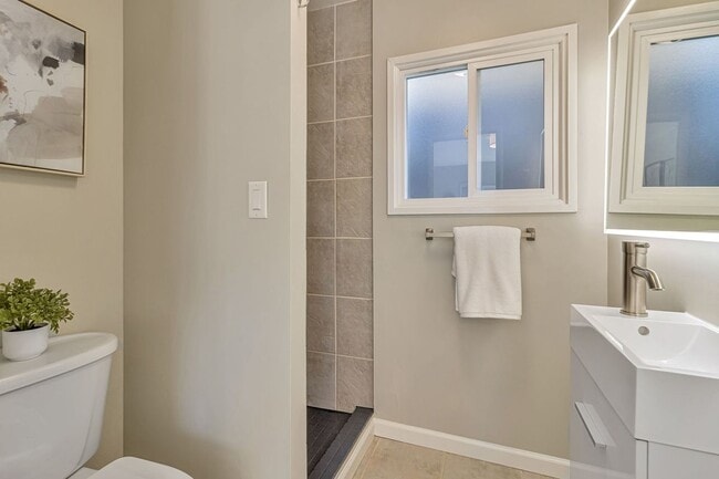 Building Photo - 4053 Huntington
