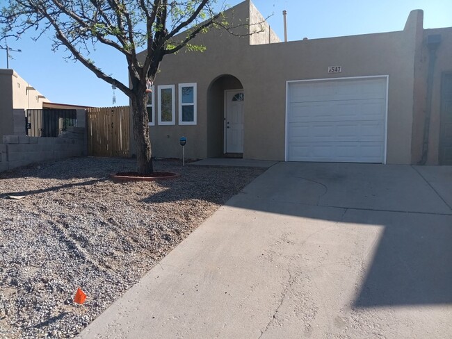 Building Photo - Gorgeous 3-Bedroom 2-Bathroom Home Located...