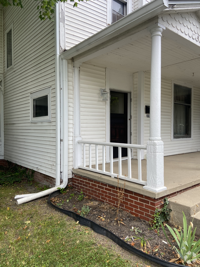 Building Photo - 397 S 10th St