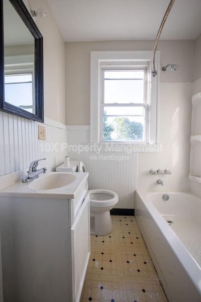 Building Photo - 2743 Steele Ave