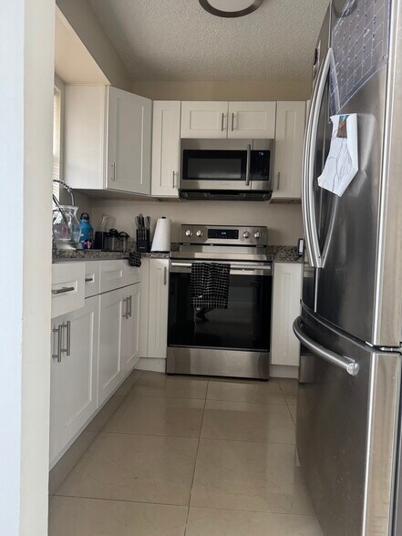 Building Photo - 6104 Channel Dr