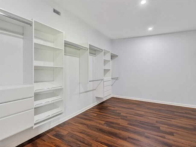 Building Photo - 11515 Iberia Dr