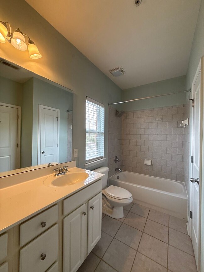 Building Photo - Elizabeth Townhome - T.R. Lawing Realty Property