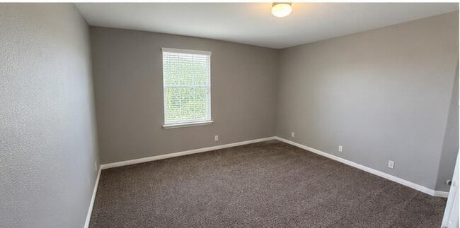 Building Photo - 220 Adriana Ln
