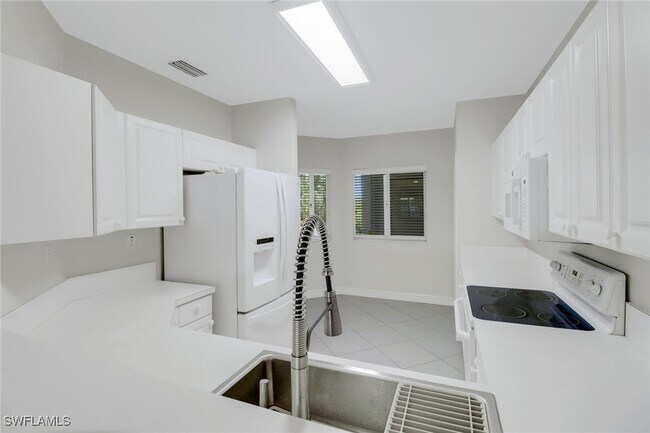 Building Photo - 7842 Regal Heron Cir