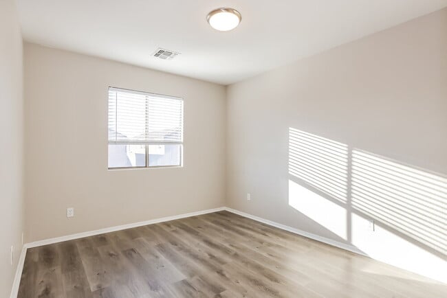 Building Photo - 7506 S 14th St