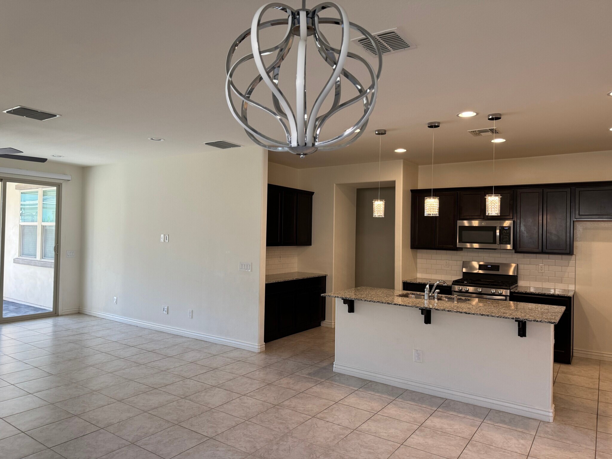 Building Photo - 9431 E Static Ave