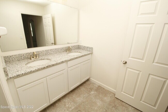 Building Photo - 884 Musgrass Cir