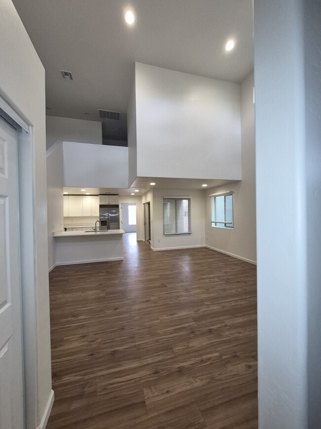 Building Photo - 299 N Hasman Dr