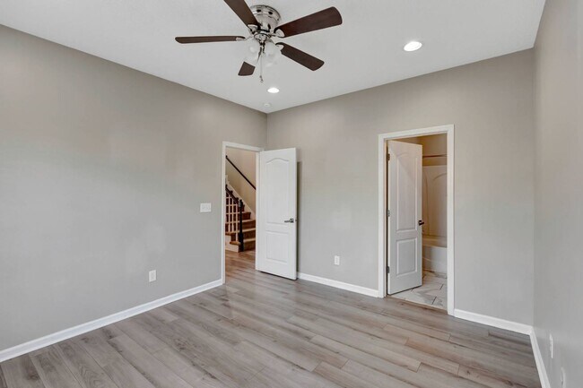 Building Photo - Lakes of Summerville