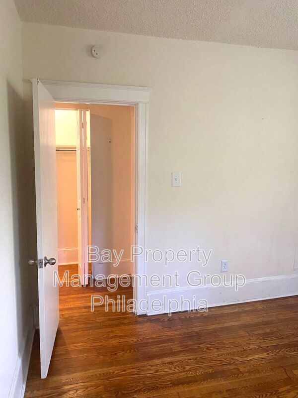 Building Photo - 2809 W Queen Ln
