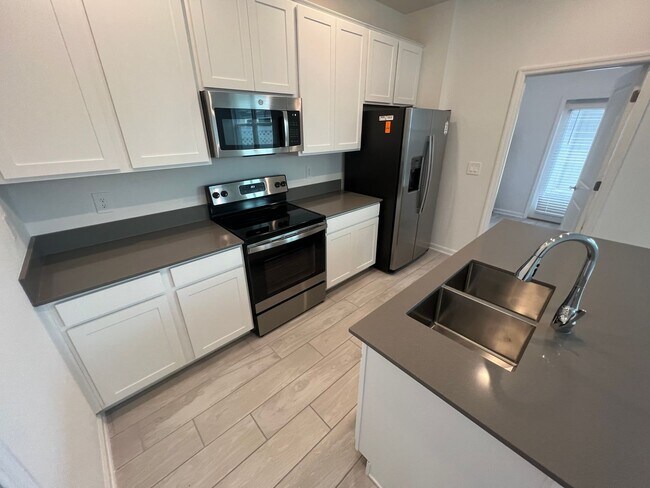Building Photo - BEAUTIFUL NEW CONSTRUCTION 3 BEDROOM 2.5 B...
