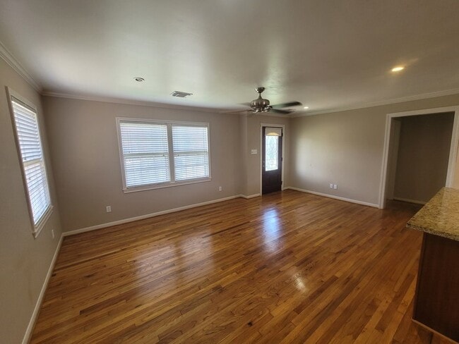 Building Photo - 2115 Avenue O