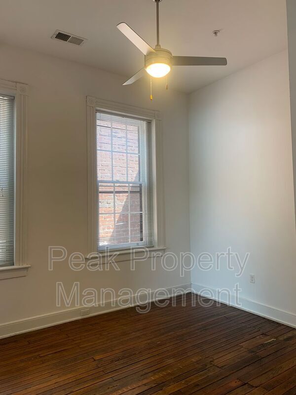 Building Photo - 1311 Hull St