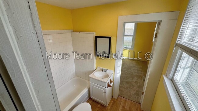 Building Photo - 2BR Home with Water, Sewer & Lawn Care Included + Covered Porch