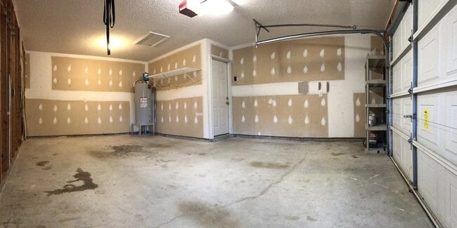 Building Photo - Pretty on Pebble