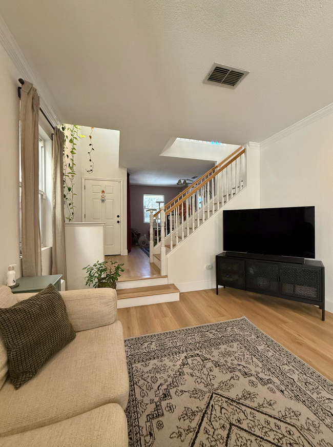 Building Photo - Beautiful Renovated Midtown Home!