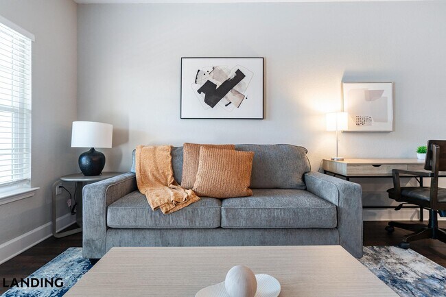 Building Photo - 918 Aventine Dr